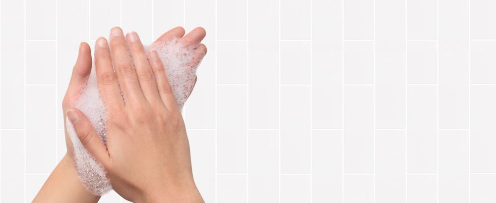 Perite ruke sapunom. 